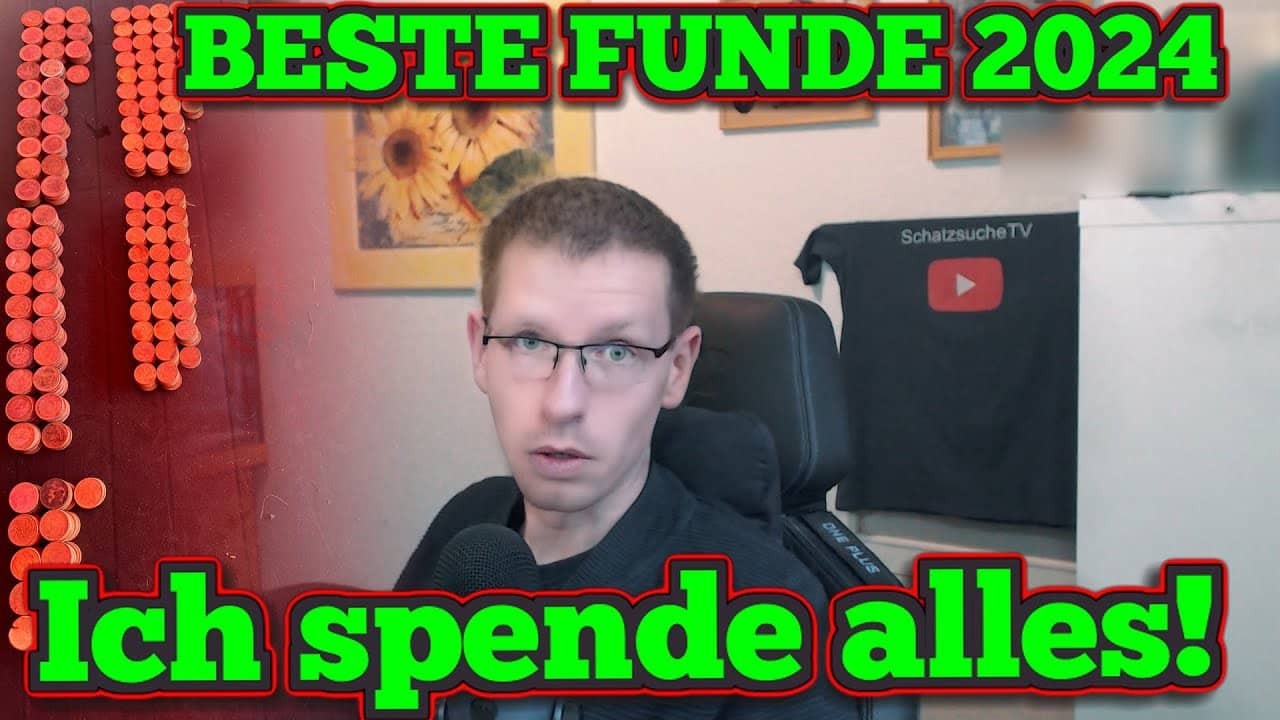 Ein Mann mit Brille sitzt in einem Bürostuhl. Der Text lautet: BESTE FUNDE 2024 und Ich spende alles! Im Hintergrund sind Sonnenblumen und ein T-Shirt mit einem YouTube-Logo zu sehen. Auf der linken Seite erscheinen Münzrollen und ein Schild mit der Aufschrift "Ring verloren gefunden".