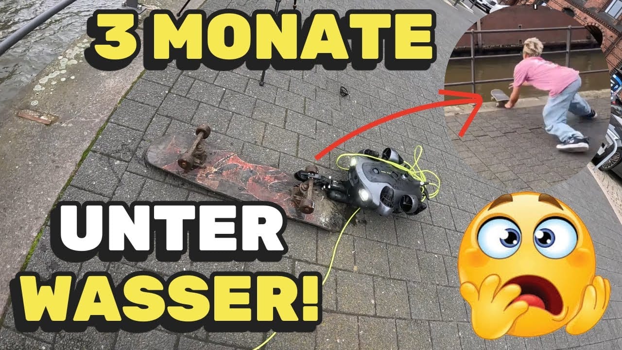 Ein rostiges Skateboard und ein schlammiger Rollerblade liegen auf dem nassen Bürgersteig. In einem großen Text steht 3 MONATE UNTER WASSER! mit einem schockierten Emoji. Ein Einschub zeigt eine Person in Rosa, die etwas aus einem Kanal zieht.